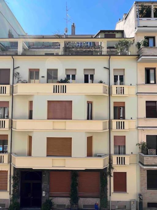 Tarra Place Milan Extérieur photo
